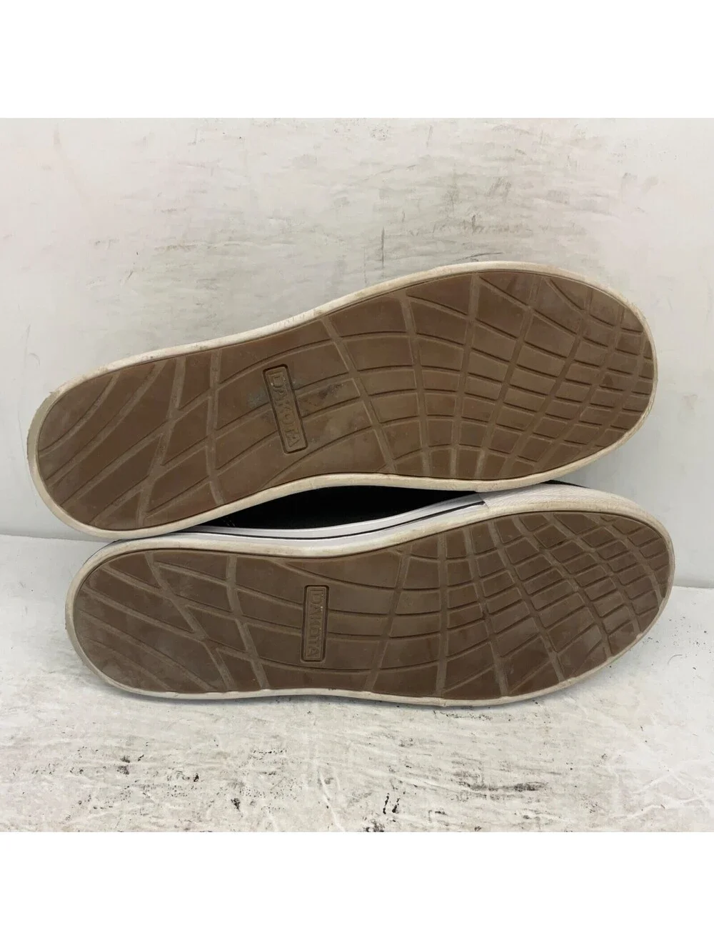 Dakota used shoes